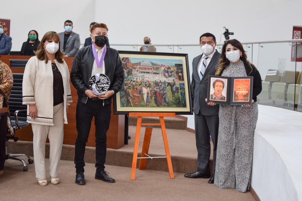 Recibe Jesús Rojas presea al arte 'Maestro Desiderio Hernández X'